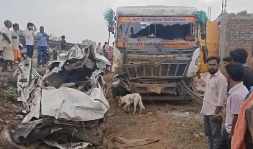Odisha News:9-Killed-in-Jhabua-Road-Accident-Truck-Overturns-on-Van