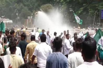 Odisha News:BJD-Protest-Turns-Violent-in-Bhubaneswar-Police-Use-Water-Cannons-and-Tear-Gas
