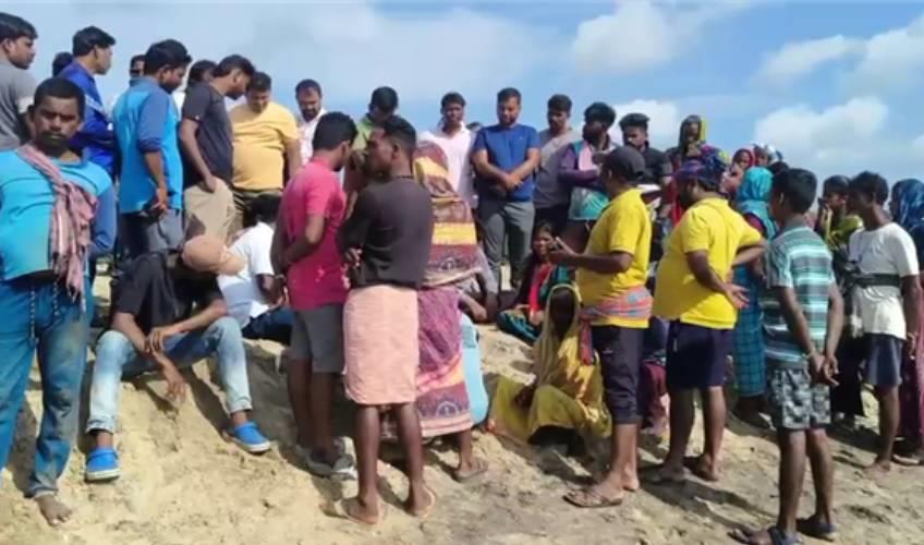 Odisha News:Boat-Capsizes-Off-Odisha-Coast-One-Fisherman-Missing