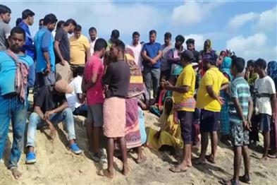 Odisha News:Boat-Capsizes-Off-Odisha-Coast-One-Fisherman-Missing