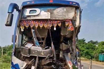 Odisha News:Bus-Accident-in-Balasore-30-Passengers-Injured-After-Vehicle-Hits-Truck
