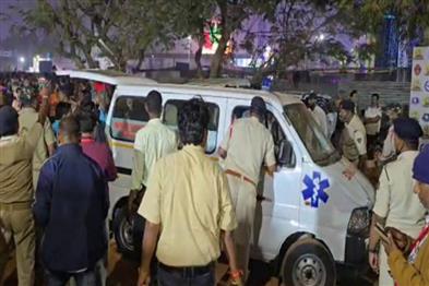Odisha News:Chaos-at-Bali-Yatra-Crowd-Breaks-Barricades-During-Shreya-Ghoshal-Concert