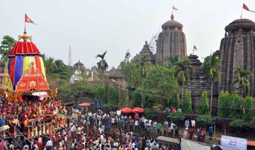 Odisha News:Divine-Journey-Lord-Lingaraj-Takes-to-the-Chariot