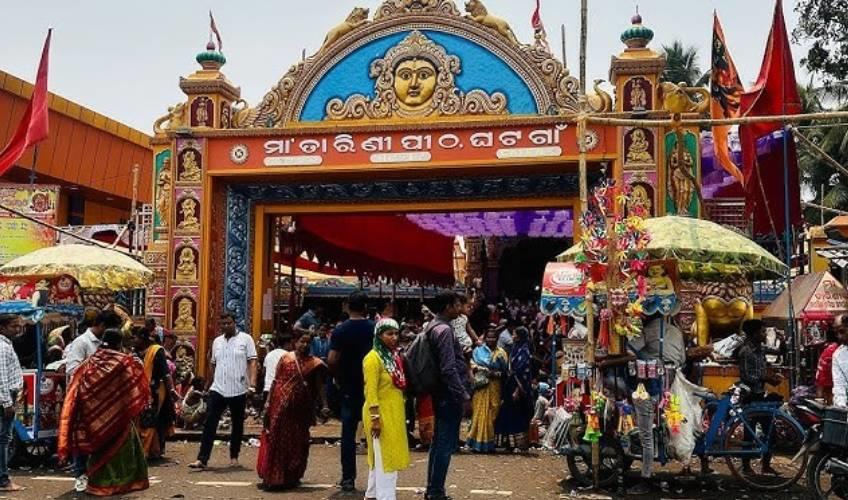 Odisha News:Golden-Grace-Devotees-Flock-to-Ghatgaon-for-Maa-Tarinis-Suna-Besha
