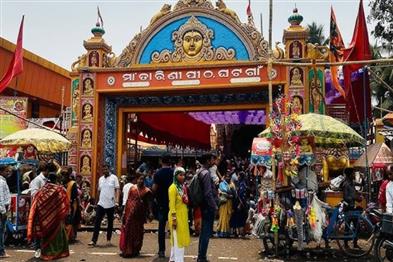 Odisha News:Golden-Grace-Devotees-Flock-to-Ghatgaon-for-Maa-Tarinis-Suna-Besha