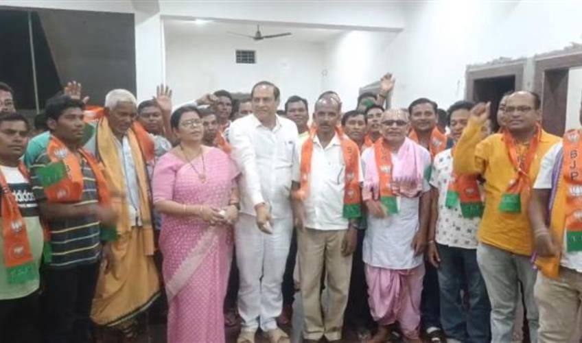 Odisha News:Hundreds-of-BJD-Leaders-Join-BJP-in-Titilagarh