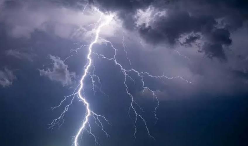 Odisha News:Lightning-Strike-Kills-2-Women-Labourers-Injures-20-Others-in-Sundargarh
