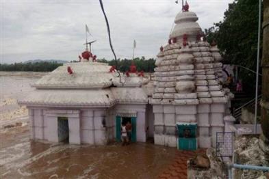 Odisha News:Mahanadi-Floodwaters-Submerge-Maa-Bhattarika-Temple-in-Cuttacks-Badamba