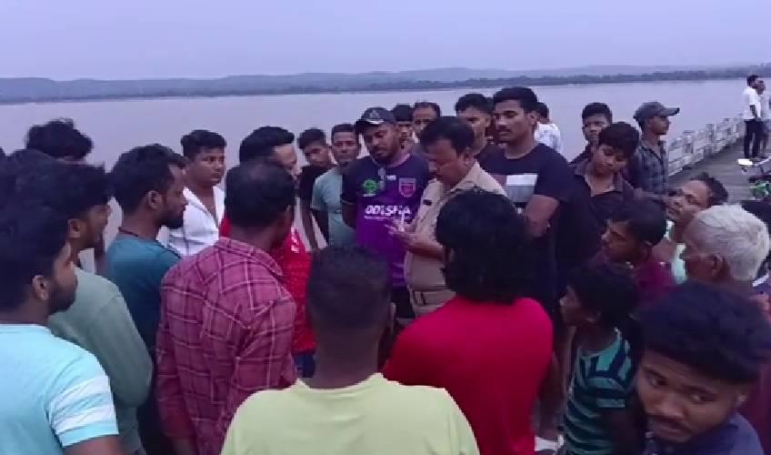 Odisha News:Mahanadi-River-Tragedy-One-Missing-Two-Rescued-After-Bathing-Trip-Turns-Grim-in-Banki