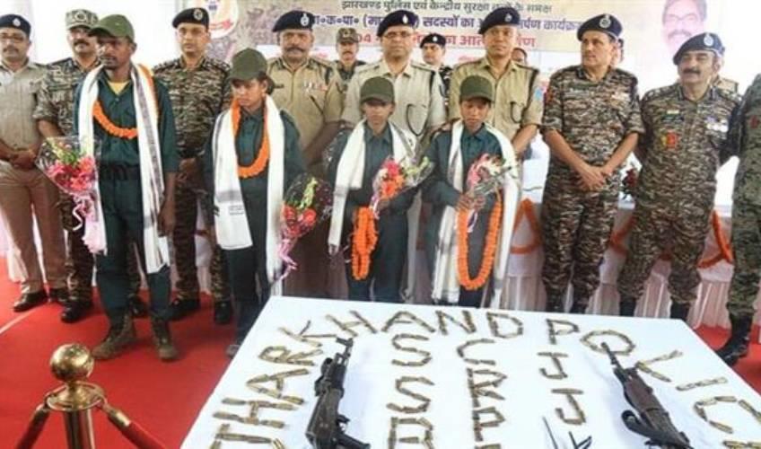 Odisha News:Major-Blow-to-Naxalism-7-Maoists-with-INR-10-Lakh-Bounty-Each-Surrender-in-Odisha-Jharkhand-Border