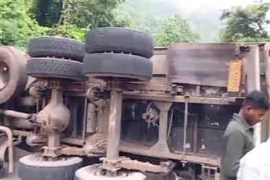 Odisha News:Major-Traffic-Jam-on-NH-326-After-Iron-Laden-Truck-Overturns-in-Gajapati