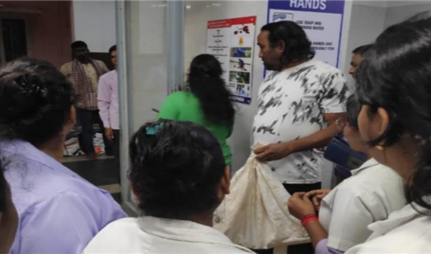 Odisha News:Man-In-Mayurbhanj-Shows-Bravery-Catches-Snake-That-Bit-Him-Rushes-to-Hospital-with-Reptile-in-Bag