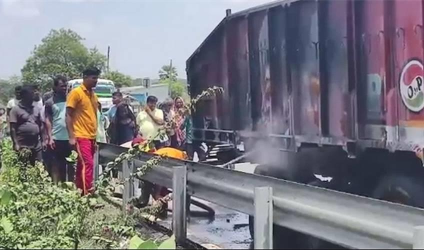 Odisha News:Narrow-Escape-Truck-Bursts-Into-Flames-on-NH-53