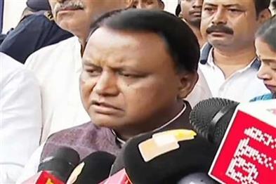 Odisha News:Odisha-CM-Visits-AIIMS-Bhubaneswar-to-Check-on-Students-Health-After-She-Tries-To-Kill-Self