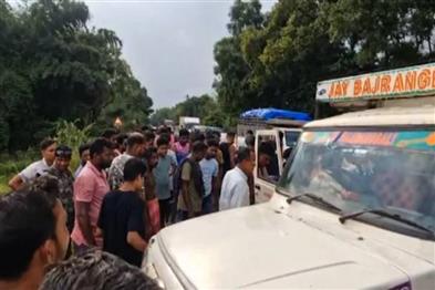 Odisha News:Overloaded-Pickup-Van-Overturns-in-Balasore-15-Labourers-Injured