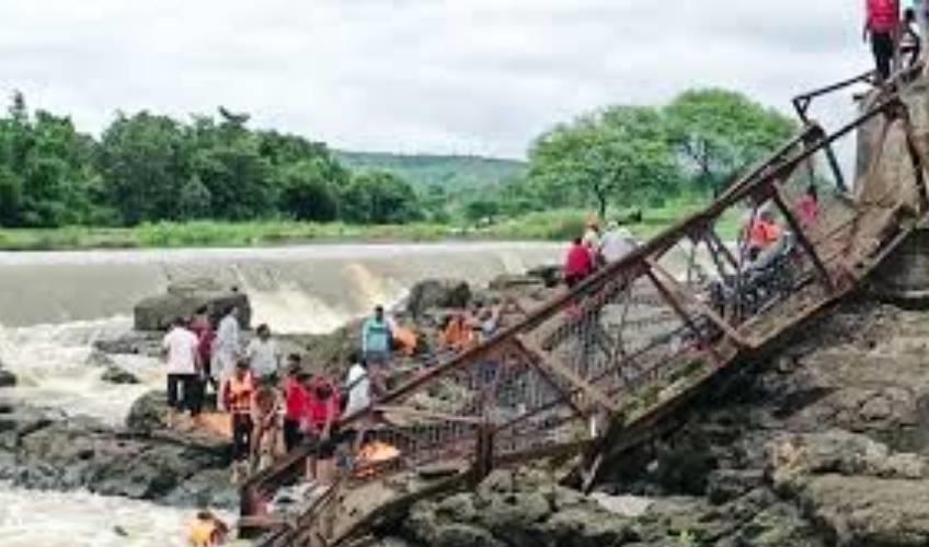 Odisha News:Pune-Bridge-Collapse-2-Dead-Several-Feared-Swept-Away-in-Indrayani-River-Mishap