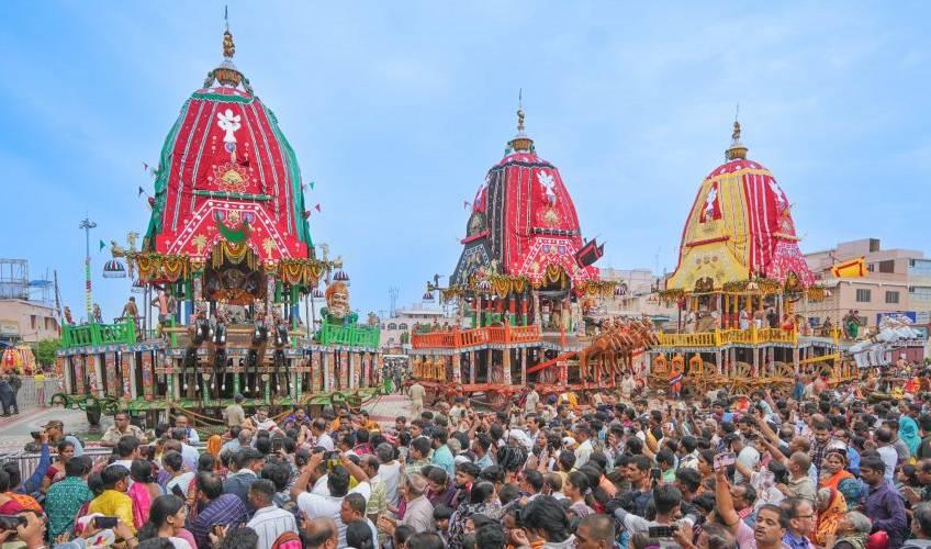 Odisha News:Puri-Temple-Files-FIR-Against-Servitors-for-Using-Mobile-Phones-on-Chariots