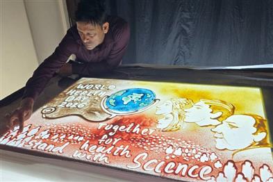 Odisha News:Renowned-Sand-Artist-Manas-Sahoo-Creates-Sand-Animation-on-World-Health-Day-to-Spread-Awareness