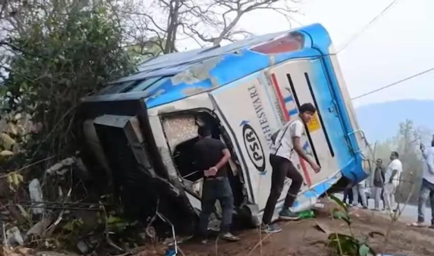 Odisha News:Tragedy-at-Pithakhai-CM-Announces-Aid-for-Nayagarh-Bus-Victims