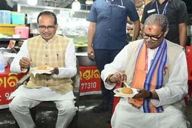 Odisha News:Union-Minister-Chouhan-Praises-Odishas-Famous-Pahala-Rasagola