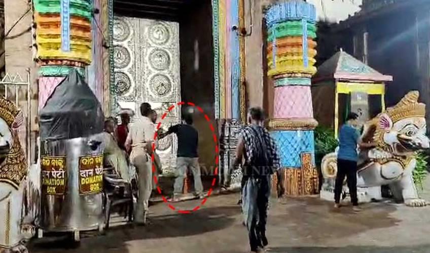 Odisha News:Youth-Detained-for-Attempting-to-Enter-Puri-Jagannath-Temple-Wearing-Slippers